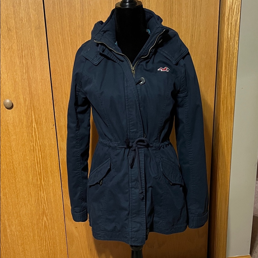 EUC Hollister women’s down Parka. Navy blue. Sz. L. Great cond.